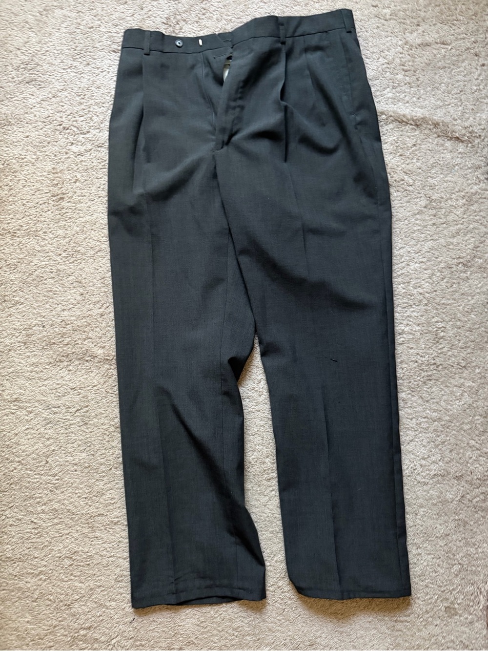 Haggar Dress Pants Mens 38x31 Gray Straight Pleated Cuffed Polyester Wool Work